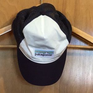Patagonia purple/white hat